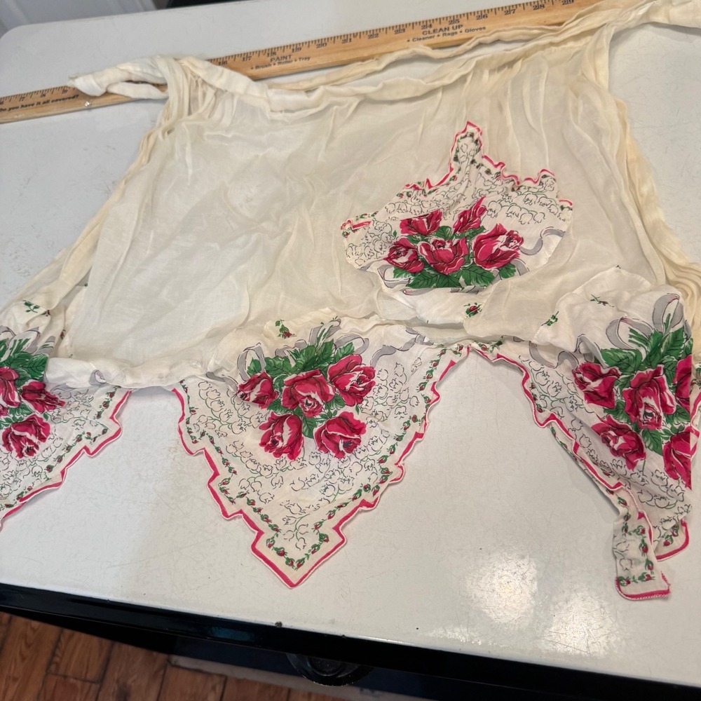 Vintage Half Apron Women Small Cream Red Rose Floral Scalloped Retro 1950s Style